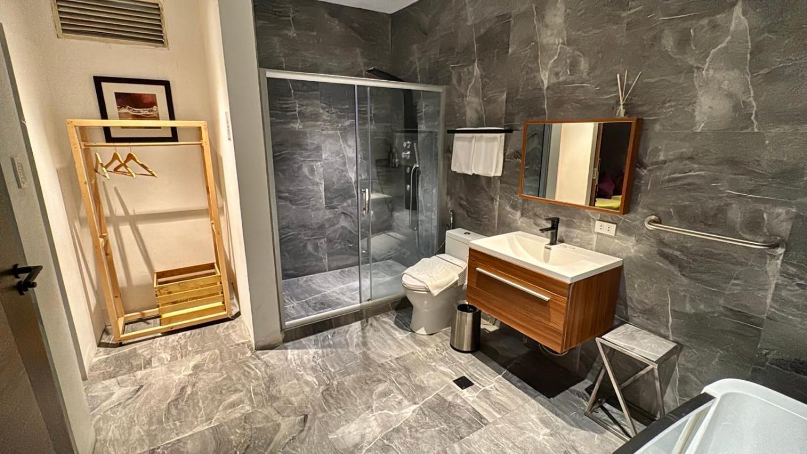 City Park Hotel Residences Taguig Dış mekan fotoğraf